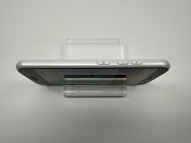 NTT docomo �餯�餯���ޡ��ȥե��� F-52B �ۥ磻��