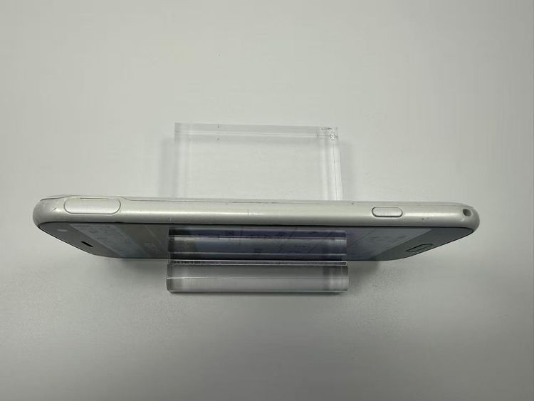 NTT docomo �餯�餯���ޡ��ȥե��� F-52B �ۥ磻��