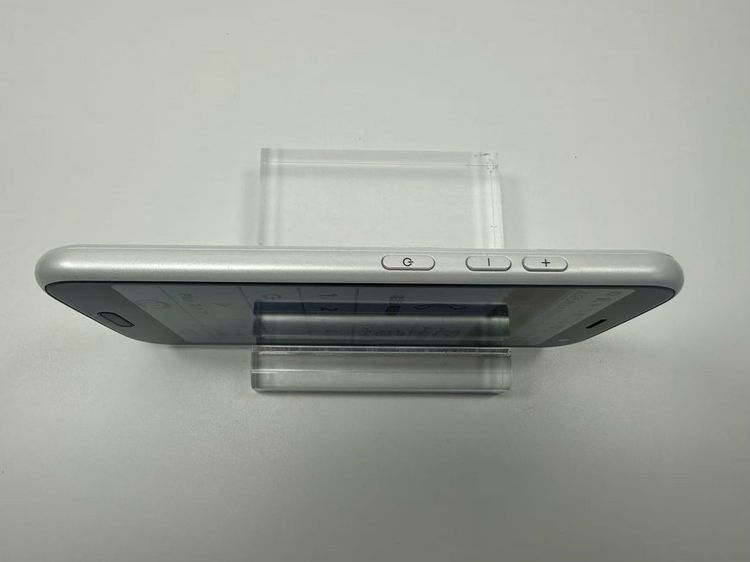 NTT docomo �餯�餯���ޡ��ȥե��� F-52B �ۥ磻��