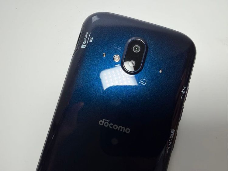 NTT docomo �餯�餯���ޡ��ȥե��� F-52B �ͥ��ӡ�