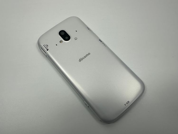 NTT docomo �餯�餯���ޡ��ȥե��� F-52B �ۥ磻��