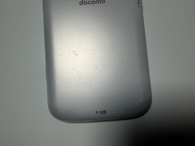 NTT docomo �餯�餯���ޡ��ȥե��� F-52B �ۥ磻��