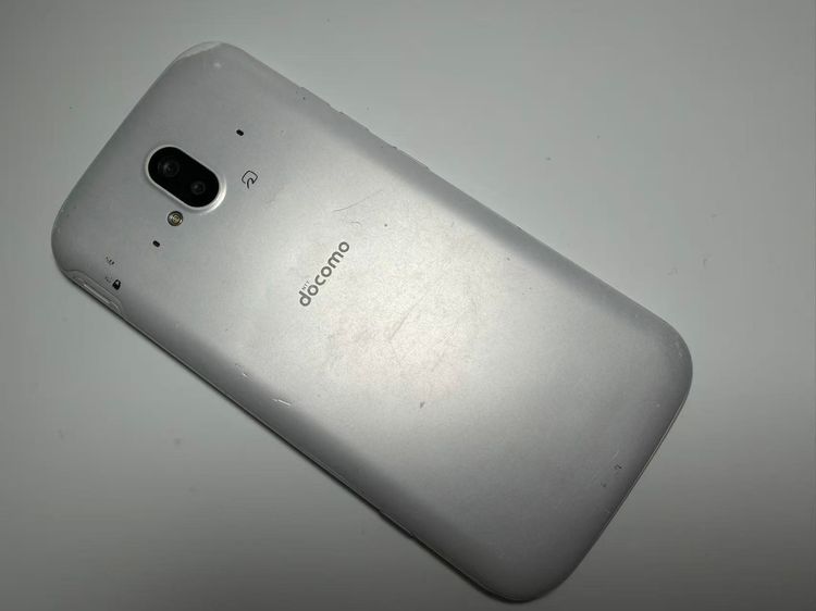 NTT docomo �餯�餯���ޡ��ȥե��� F-52B �ۥ磻��