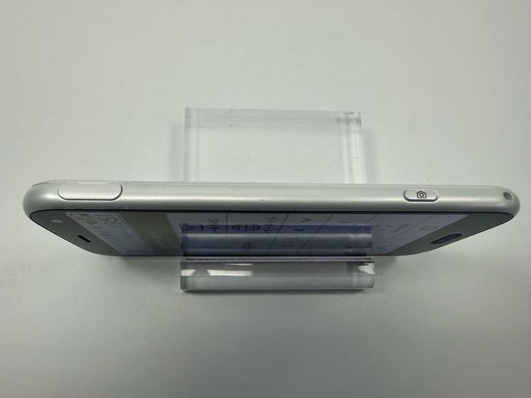 NTT docomo �餯�餯���ޡ��ȥե��� F-52B �ۥ磻��