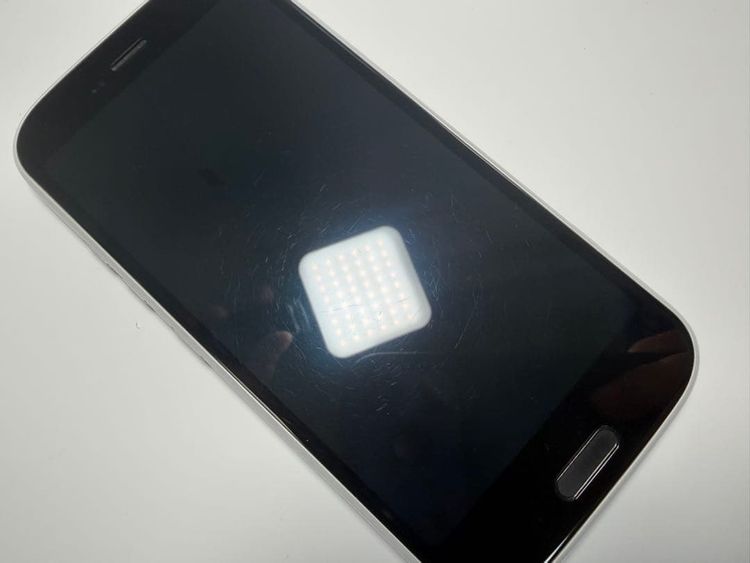NTT docomo �餯�餯���ޡ��ȥե��� F-52B �ۥ磻��