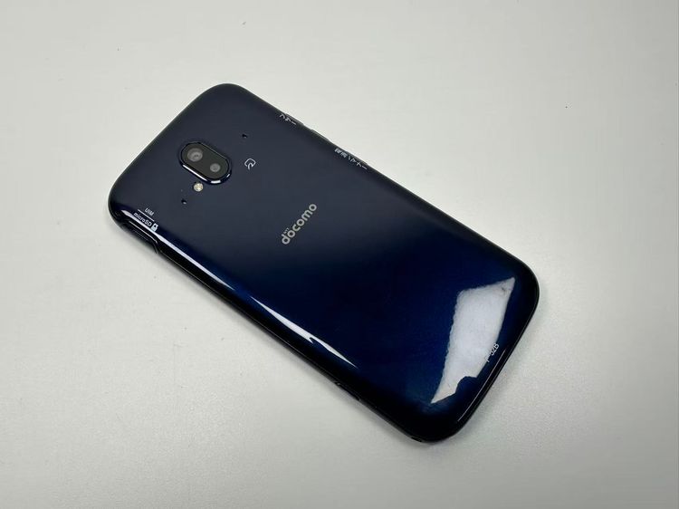 ���� NTT docomo �餯�餯���ޡ��ȥե��� F-52B �ͥ��ӡ�