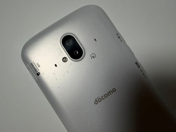 NTT docomo �餯�餯���ޡ��ȥե��� F-52B �ۥ磻��
