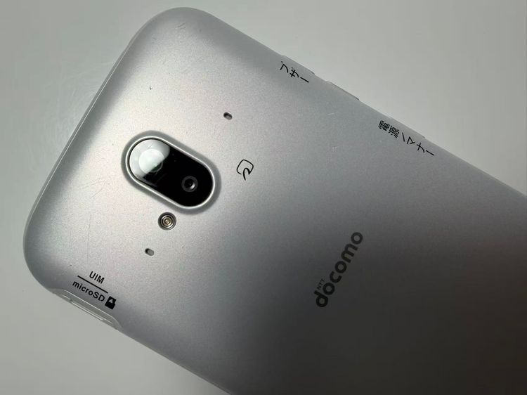 NTT docomo �餯�餯���ޡ��ȥե��� F-52B �ۥ磻��