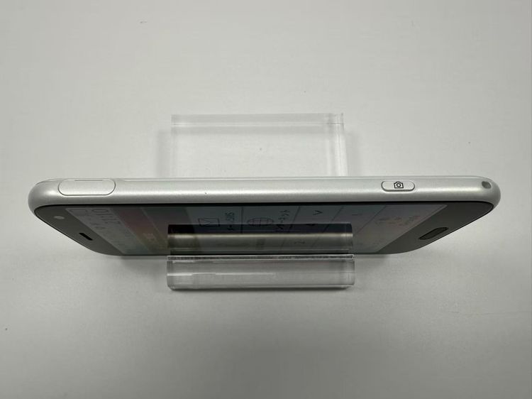 NTT docomo �餯�餯���ޡ��ȥե��� F-52B �ۥ磻��