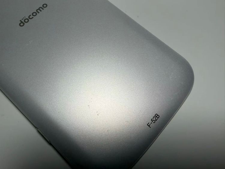 NTT docomo �餯�餯���ޡ��ȥե��� F-52B �ۥ磻��