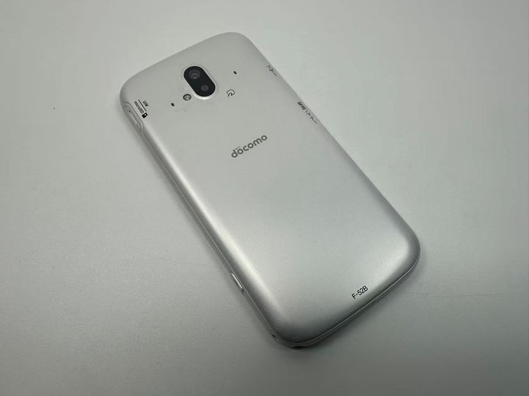 NTT docomo �餯�餯���ޡ��ȥե��� F-52B �ۥ磻��