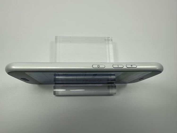 NTT docomo �餯�餯���ޡ��ȥե��� F-52B �ۥ磻��