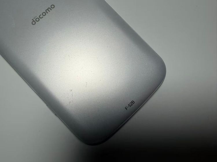 NTT docomo �餯�餯���ޡ��ȥե��� F-52B �ۥ磻��