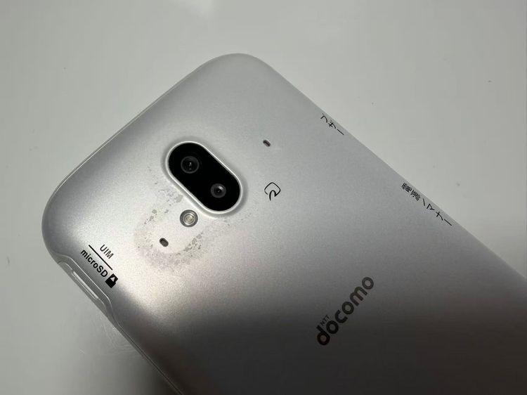 NTT docomo �餯�餯���ޡ��ȥե��� F-52B �ۥ磻��