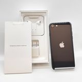 �ڽ���Ź�����ѡ�iPhoneSE(��2����) 64GB �֥�å� SIM����� �Хåƥ꡼100��