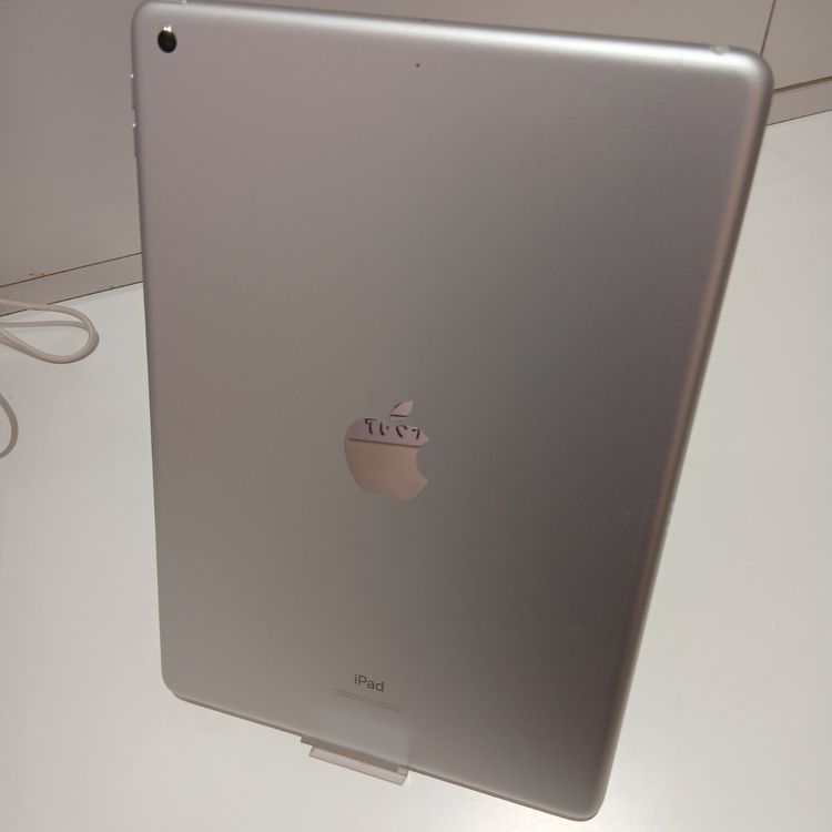 iPad(��8����)(Wi-Fi��ǥ�) 32GB �Хåƥ꡼����81��