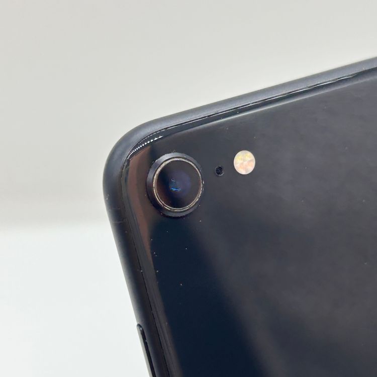 �ڽ���Ź�����ѡ�iPhoneSE(��2����) 64GB �֥�å� SIM����� �Хåƥ꡼100��