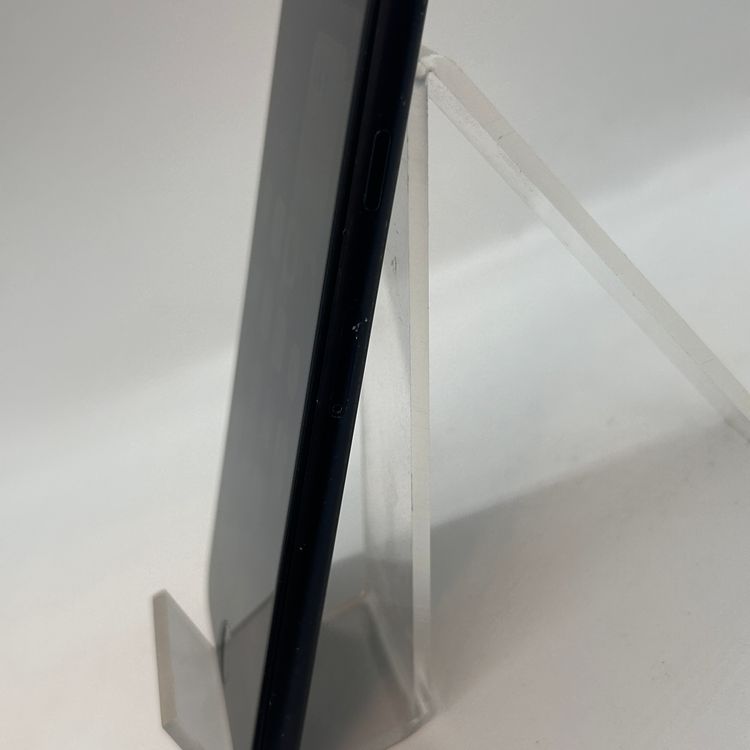 �ڽ���Ź�����ѡ�iPhoneSE(�裲����) 128GB SIM���å������ �Хåƥ꡼����100��