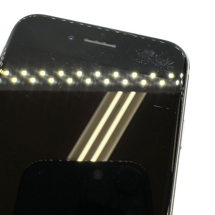 �ڥХåƥ꡼95%��iPhone��SE����2�����64GB���ۥ磻�ȡ�SIM�ե꡼��au��