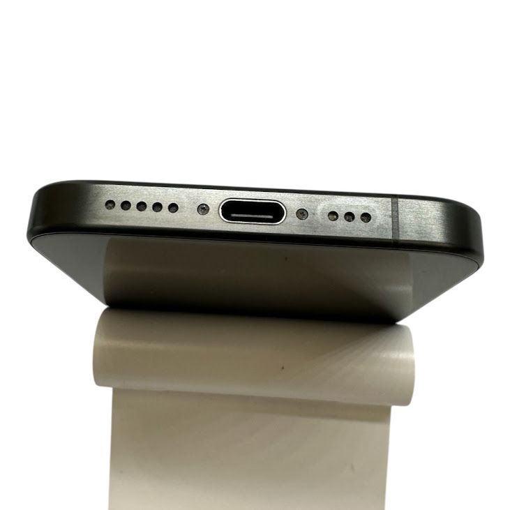 �ڥХåƥ꡼86%��iPhone��15Pro��256GB���֥�å������˥��ࡡSIM�ե꡼��au��