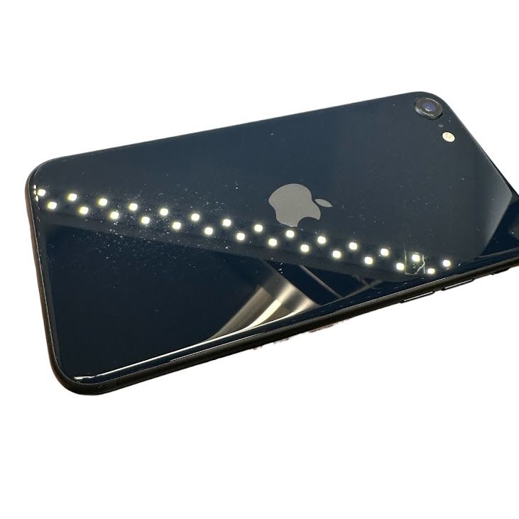 �ڥХåƥ꡼83%��iPhone��SE����3�����64GB���ߥåɥʥ��ȡ�SIM�ե꡼��au��