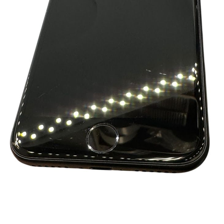 �ڥХåƥ꡼81%��iPhone��SE����2�����64GB���֥�å���SIM�ե꡼��au��