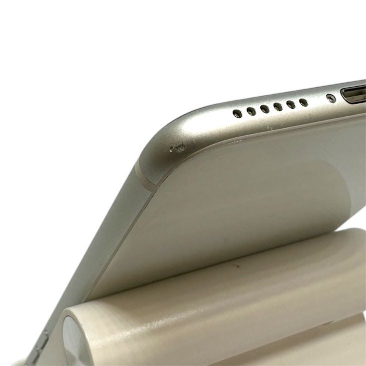 �ڥХåƥ꡼95%��iPhone��SE����2�����64GB���ۥ磻�ȡ�SIM�ե꡼��au��