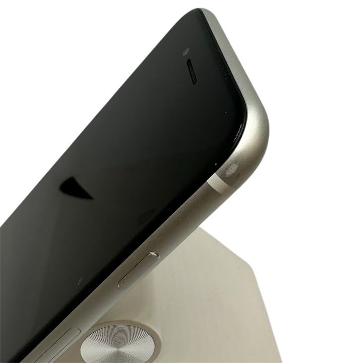 �ڥХåƥ꡼93%��iPhone��SE����2�����64GB���ۥ磻�ȡ�SIM�ե꡼��au��