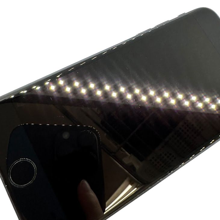 ڥХåƥ꡼100%iPhoneSE3ˡ64GBߥåɥʥȡSIMե꡼au