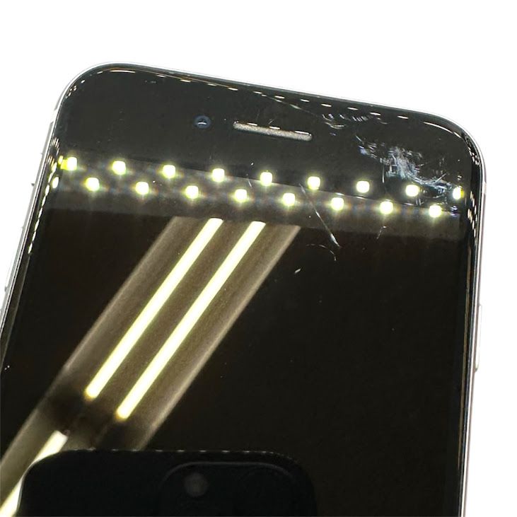 �ڥХåƥ꡼99%��iPhone��SE����2�����64GB���ۥ磻�ȡ�SIM�ե꡼��au��