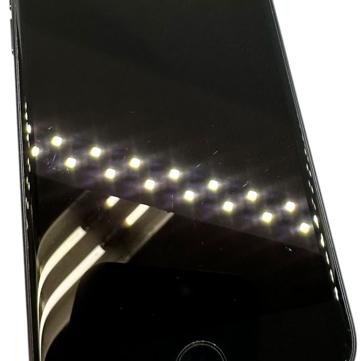 �ڥХåƥ꡼100%��iPhone��SE����3�����64GB���ߥåɥʥ��ȡ�SIM�ե꡼��au��