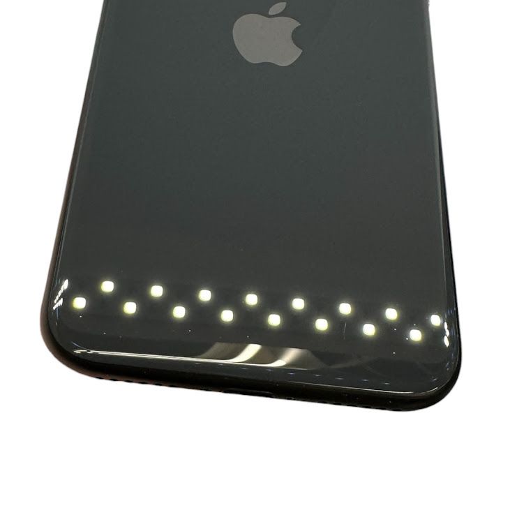 �ڥХåƥ꡼87%��iPhone��SE����2�����64GB���֥�å���SIM�ե꡼��au��
