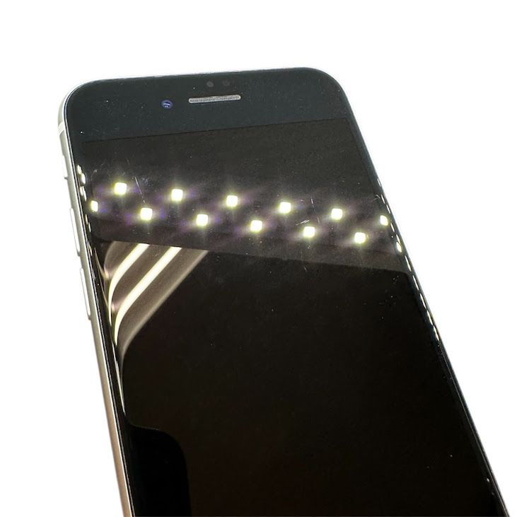 iPhone��SE����2�����64GB���ۥ磻�ȡ�SIM�ե꡼�����եȥХ���