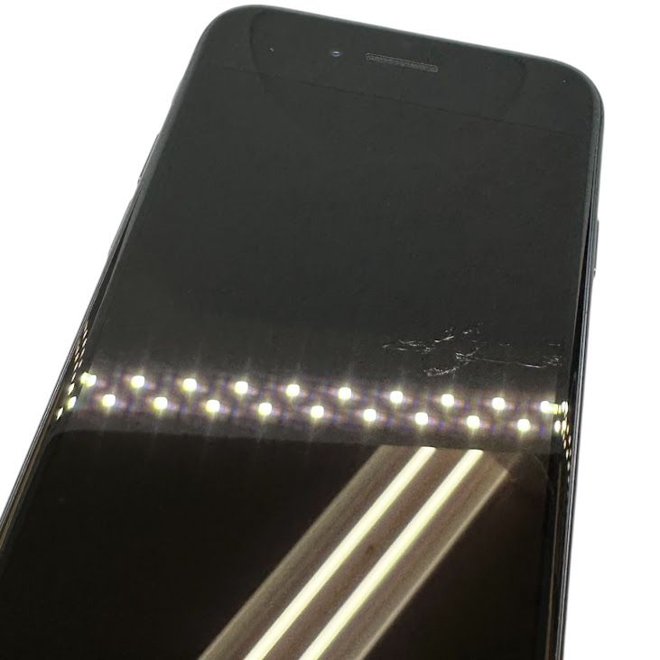 �ڥХåƥ꡼95%��iPhone��SE����2�����64GB���֥�å���SIM�ե꡼��au��