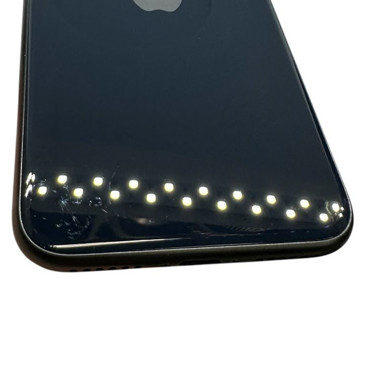�ڥХåƥ꡼100%��iPhone��SE����3�����64GB���ߥåɥʥ��ȡ�SIM�ե꡼��au��