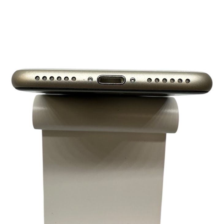 �ڥХåƥ꡼100%��iPhone��SE����3�����64GB���������饤�ȡ�SIM�ե꡼��au��