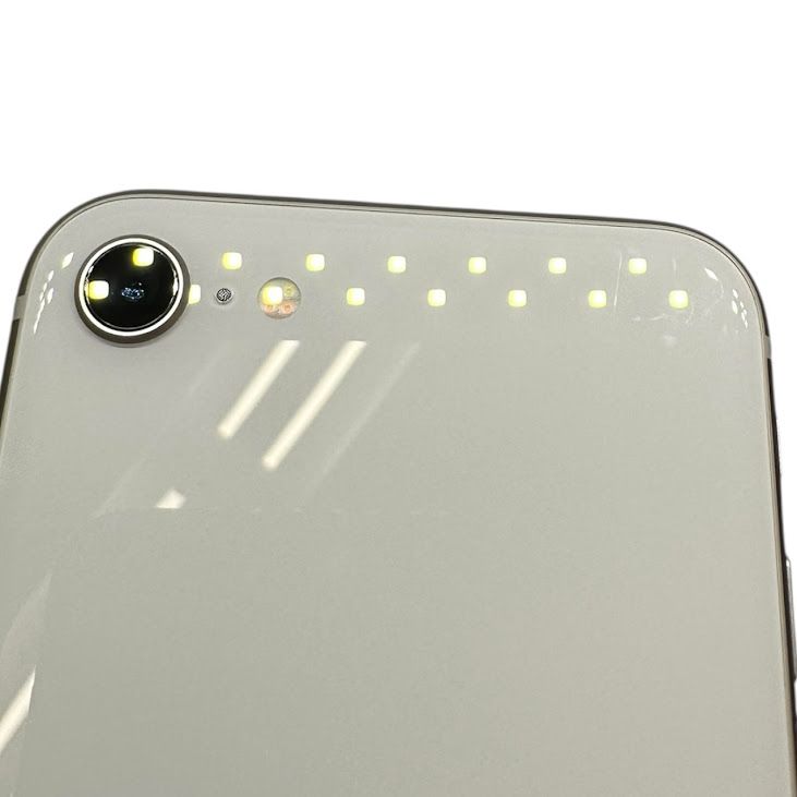 �ڥХåƥ꡼95%��iPhone��SE����3�����64GB���������饤�ȡ�SIM�ե꡼��au��
