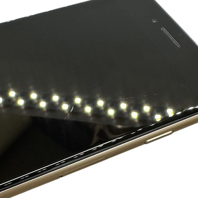 �ڥХåƥ꡼100%��iPhone��SE����3�����64GB���������饤�ȡ�SIM�ե꡼��au��