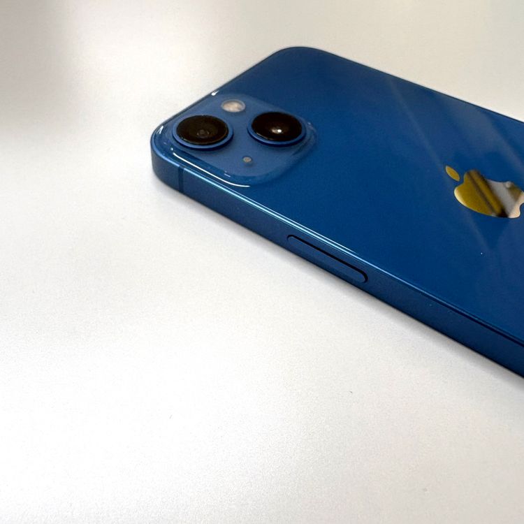 �ڽ���Ź�����ѡ�iPhone13 128GB �֥롼���Хåƥ꡼100��