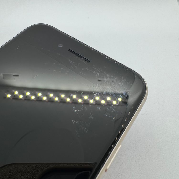 �ڥХåƥ꡼100%��iPhoneSE��3���� 64GB