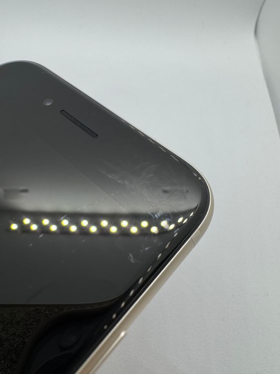 �ڥХåƥ꡼100%��iPhoneSE��3���� 64GB