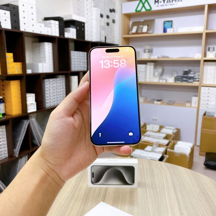 iPhone 15 Pro 256GB �ۥ磻�� �Хåƥ꡼ 91% ������ SIM�ե꡼