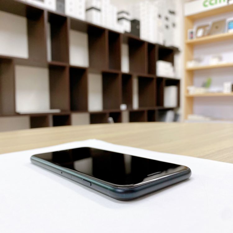 iPhone SE ��3���� 64GB �ߥåɥʥ��� �Хåƥ꡼ 84% ������ SIM�ե꡼