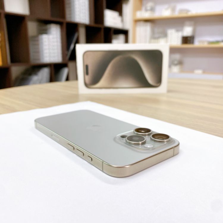 iPhone 15 Pro 256GB �ʥ����� �Хåƥ꡼ 90% ������ SIM�ե꡼