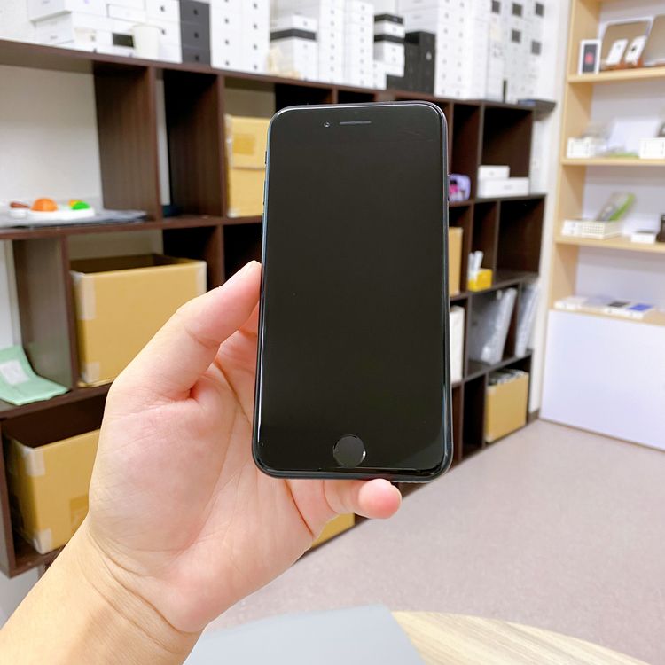 iPhone SE ��3���� 64GB �ߥåɥʥ��� �Хåƥ꡼ 86% ������ SIM�ե꡼