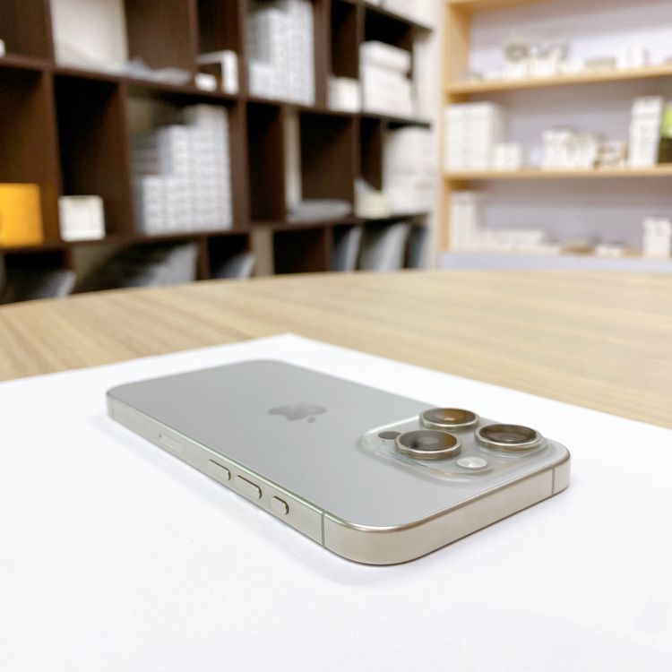 iPhone 15 Pro 256GB �ʥ����� �Хåƥ꡼ 86% ������ SIM�ե꡼