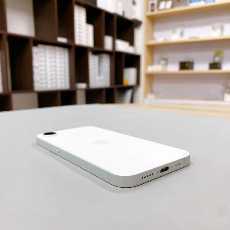 iPhone 16E 128GB �ۥ磻�� �Хåƥ꡼ 95% ������ SIM�ե꡼