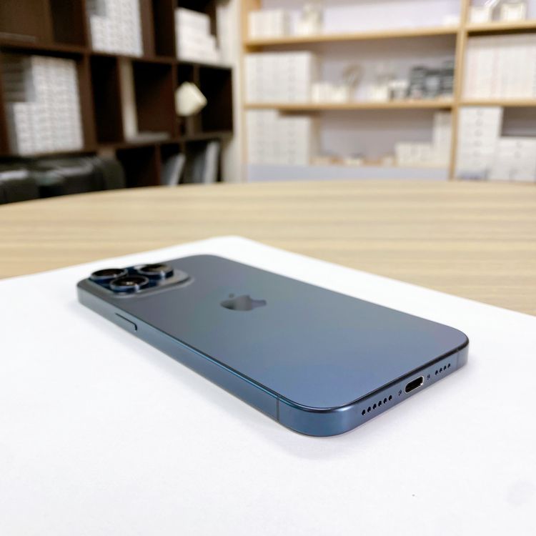 iPhone 15 Pro Max 256GB �֥롼 �Хåƥ꡼ 85% ������ SIM�ե꡼