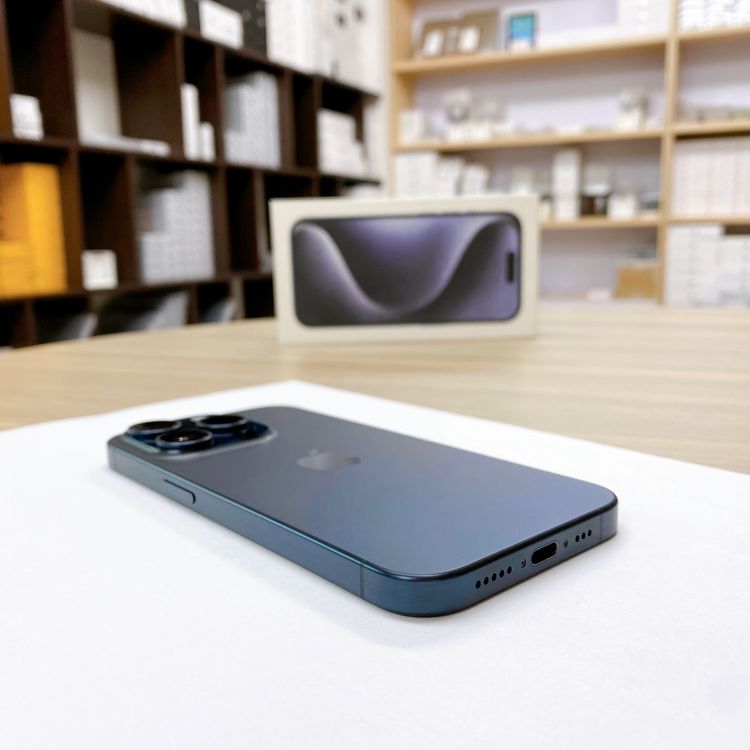 iPhone 15 Pro 256GB �֥롼 �Хåƥ꡼ 92% ������ SIM�ե꡼