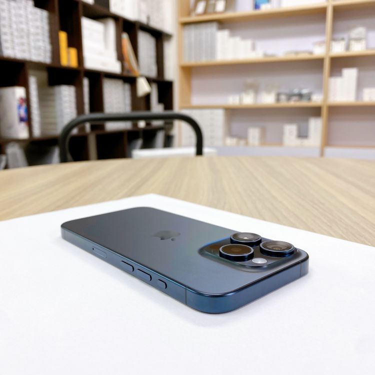 iPhone 15 Pro 256GB �֥롼 �Хåƥ꡼ 86% ������ SIM�ե꡼